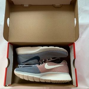 NEW Nike Tanjun Racer Athletic Shoes